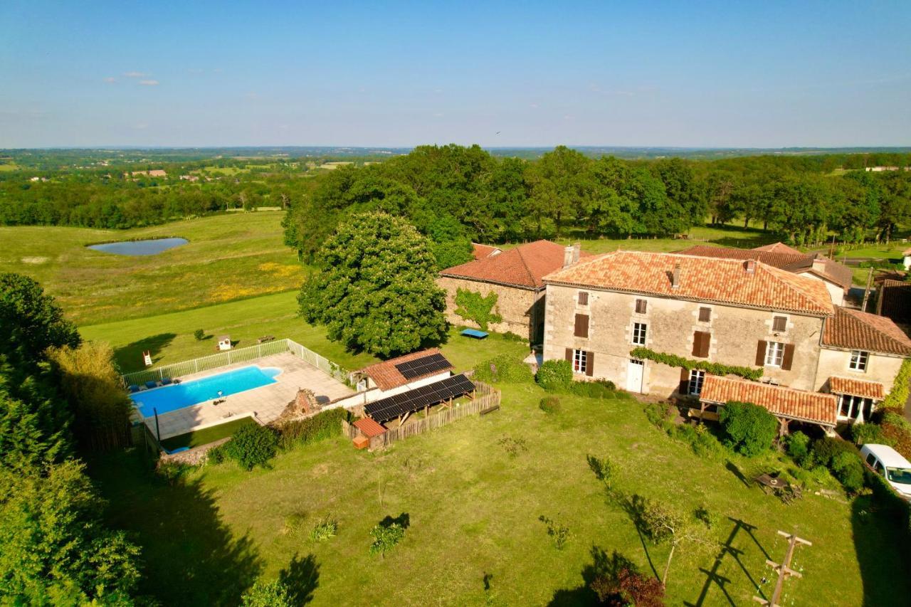 A L'Ombre Du Marronnier Gites La Peruse Exteriér fotografie